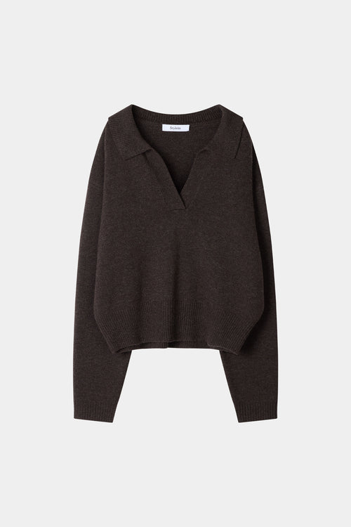 v-neck brown knitted sweater stylein harmony coffee model image