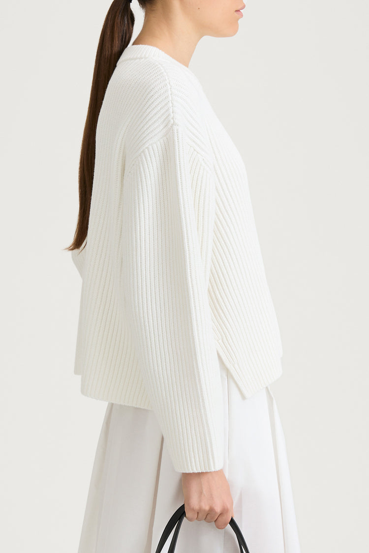 Abella rib knit sweater white stylein model image side close
