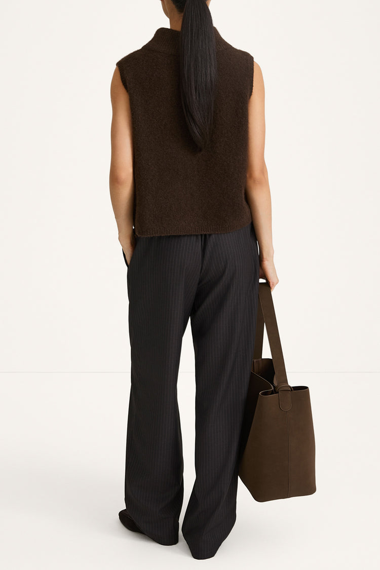 Amara knitted sleeveless top coffee stylein back