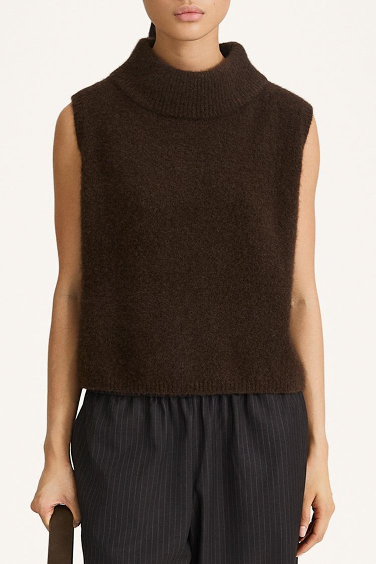 Amara knitted sleeveless top coffee stylein close up