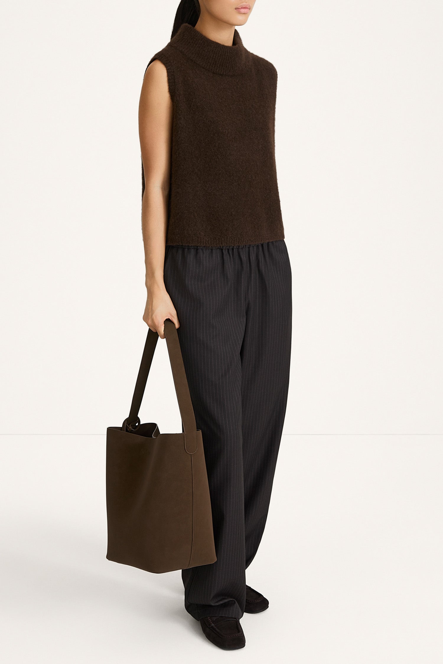 Amara knitted sleeveless top coffee stylein side