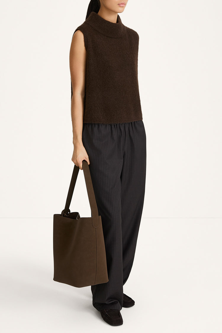 Amara knitted sleeveless top coffee stylein side