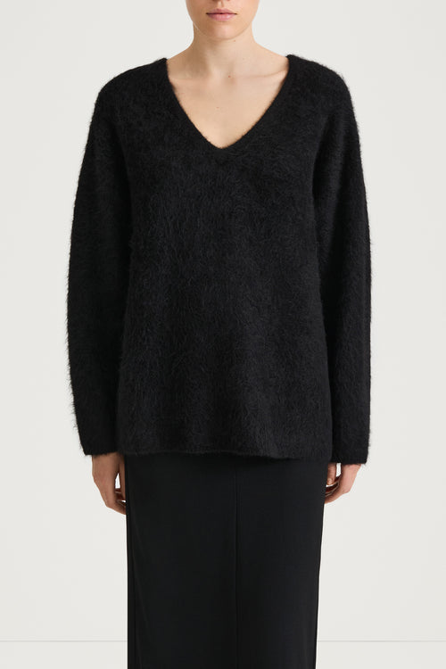 Black v-neck alpacka sweater stylein liora close up