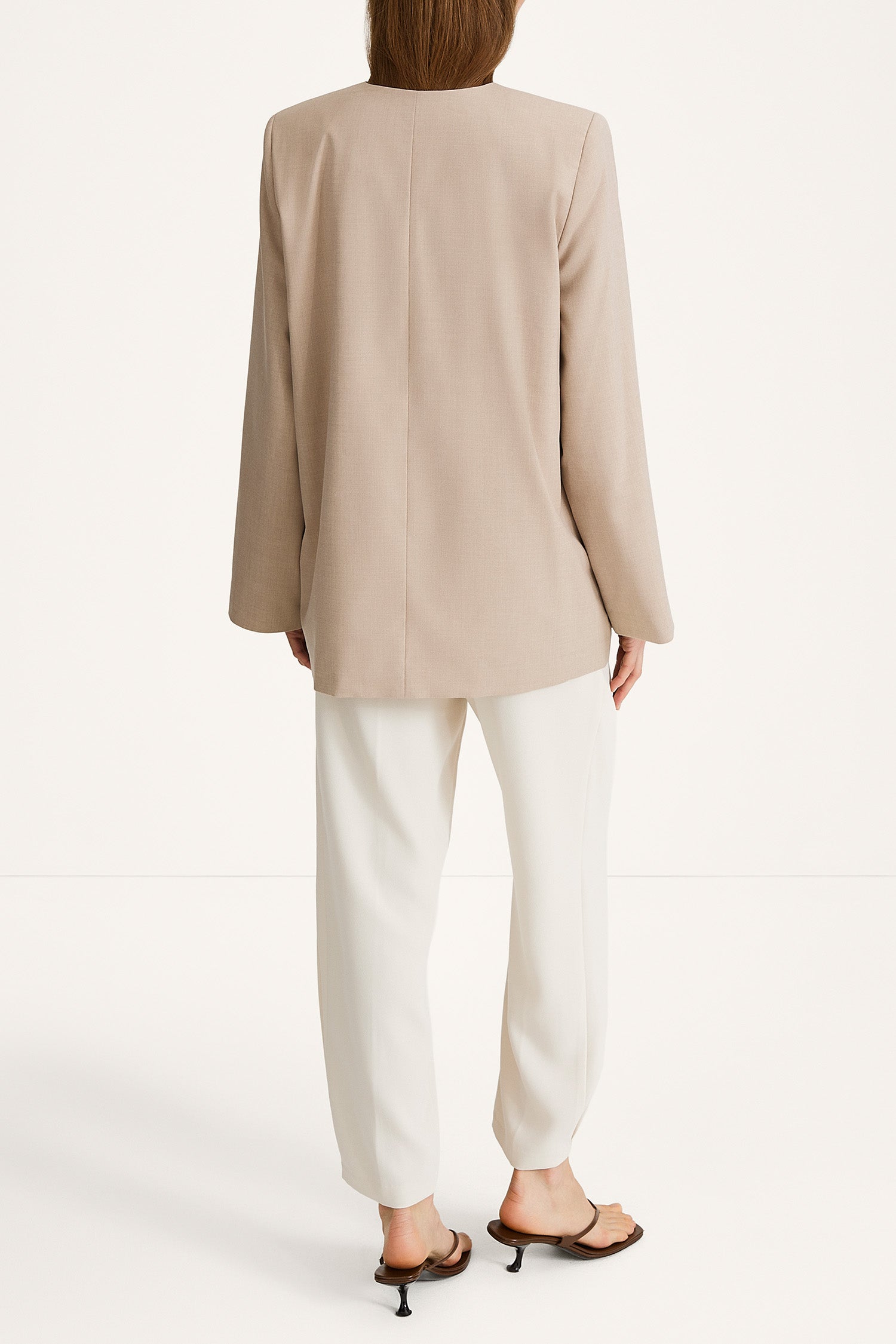 Blevio blazer sand stylein model image back