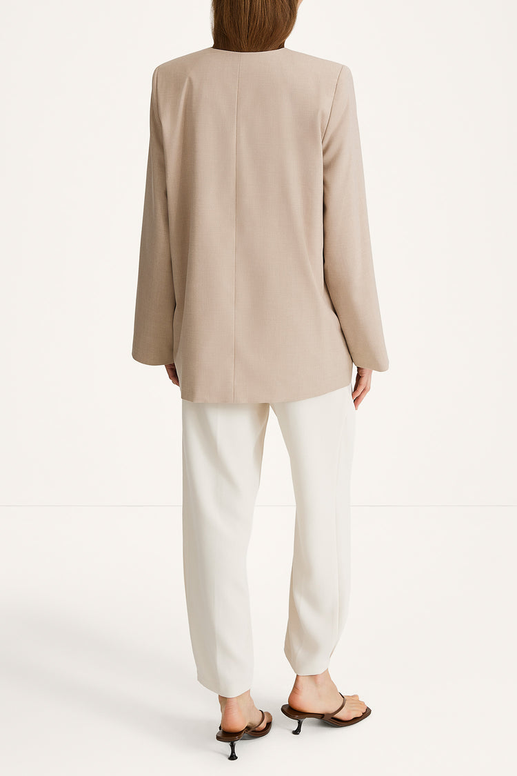 Blevio blazer sand stylein model image back