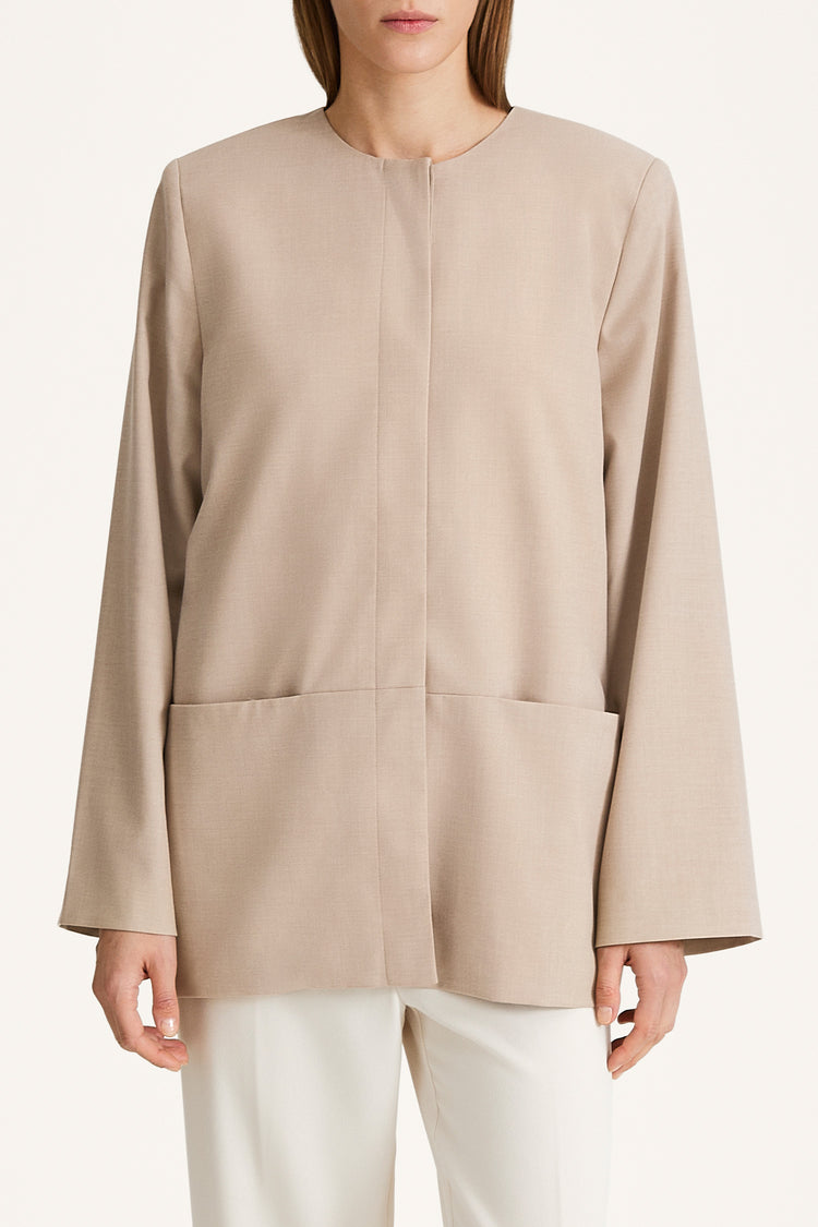 Blevio blazer sand stylein model image front close