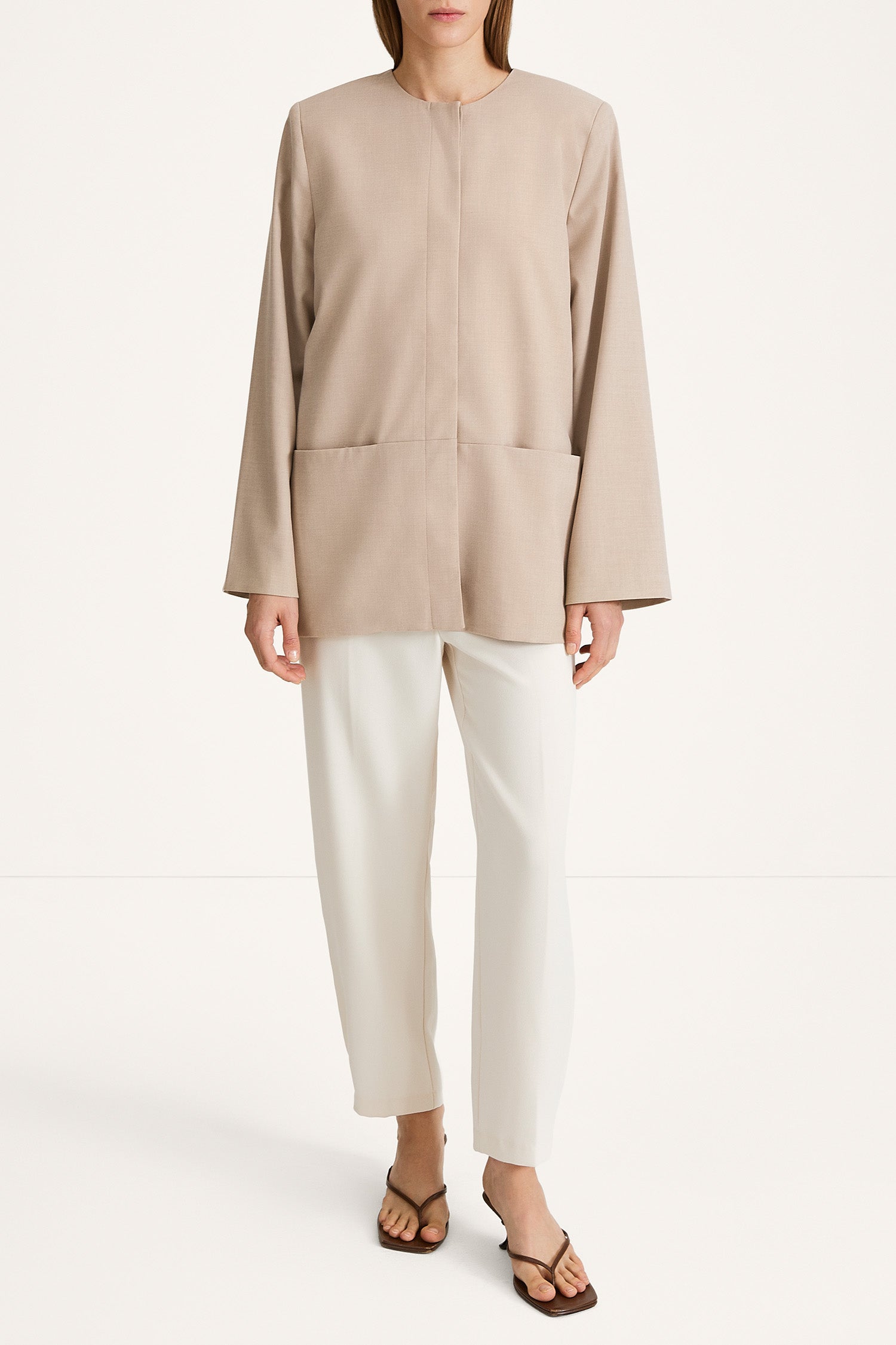 Blevio blazer sand stylein model image front