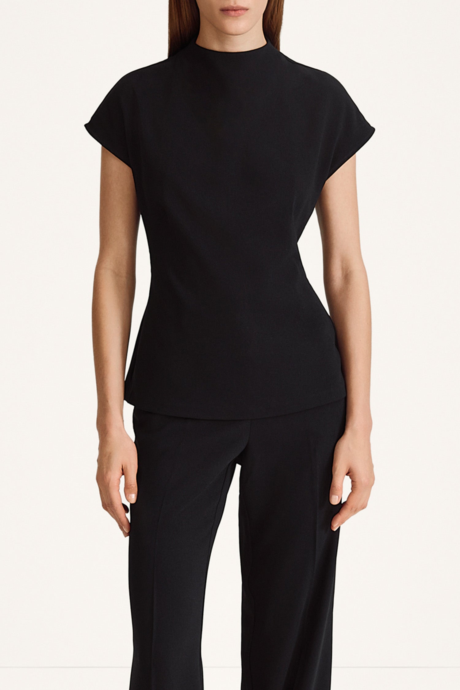 Borno short sleeve top black stylein model image front close