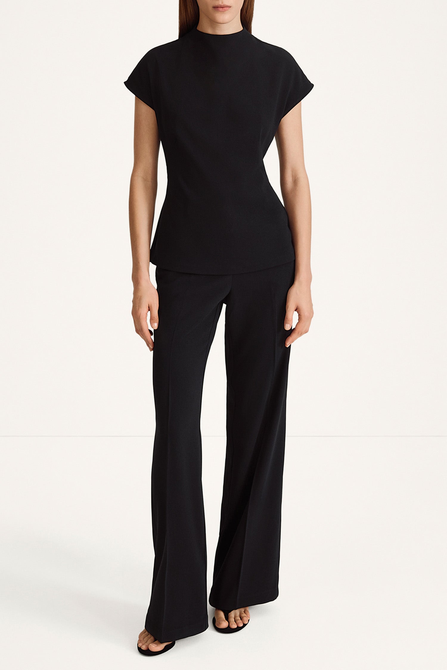Borno short sleeve top black stylein model image front