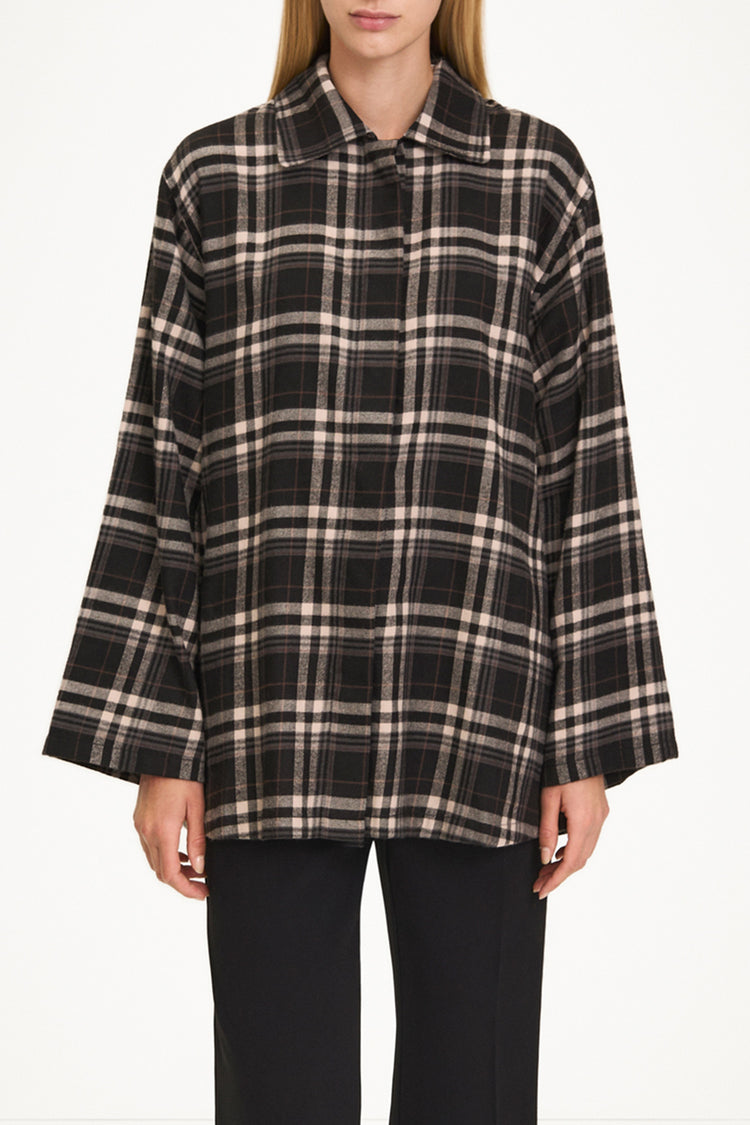 Bremen shirt cotton flannel black check stylein front close