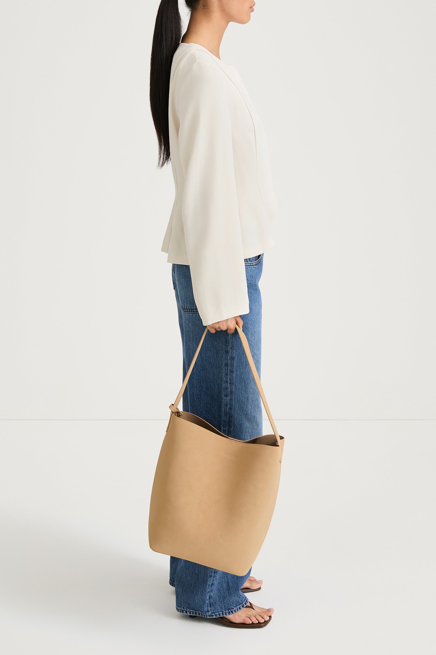 Brienne blouse ivory stylein long sleeve model image side