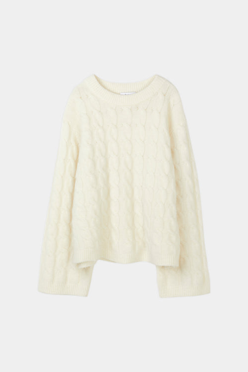 cream cable knitted sweater stylein lumina model image