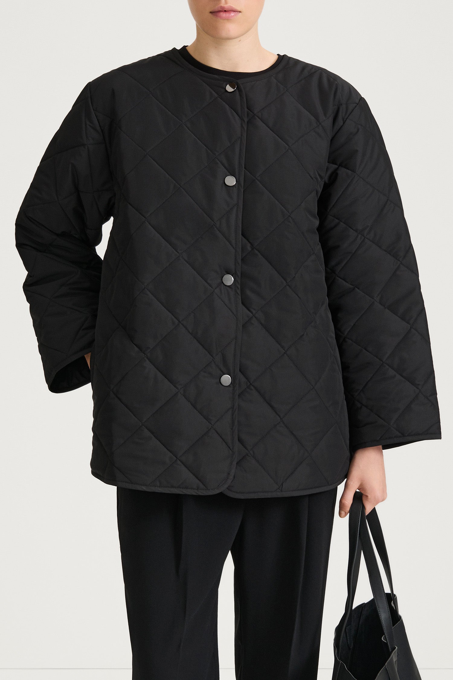 Halima loose flared quilted padded jacket black stylein model image front close