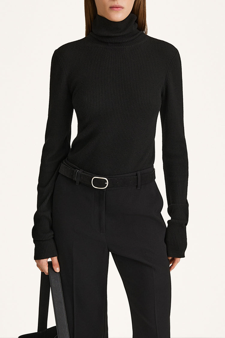 Helea polo sweater black stylein model image front close