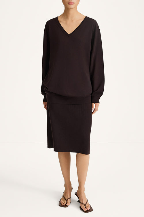 Heramira merino wool v-neck sweater coffee stylein model image front
