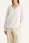 Heramira merino wool v-neck sweater cream stylein model image front close