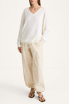 Heramira merino wool v-neck sweater cream stylein model image front