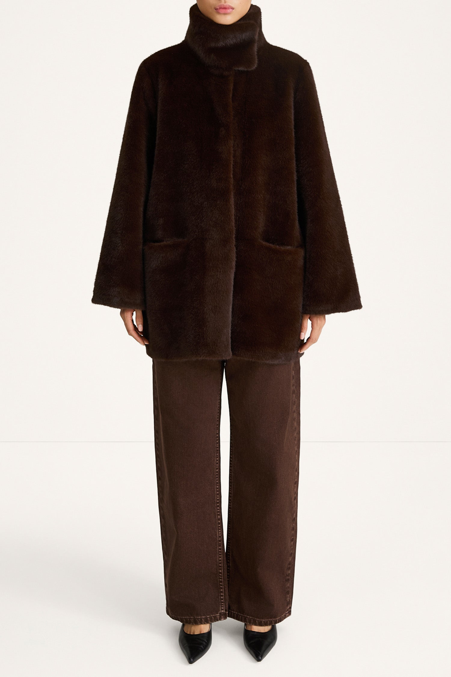 Hilani faux fur short coat dark brown stylein model image front