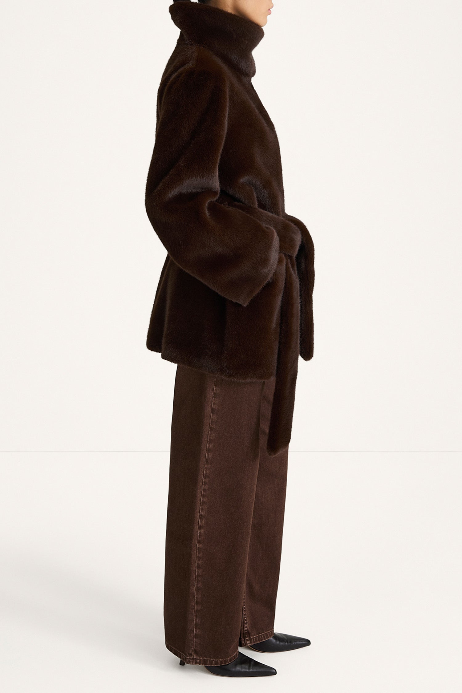Hilani faux fur short coat dark brown stylein model image side