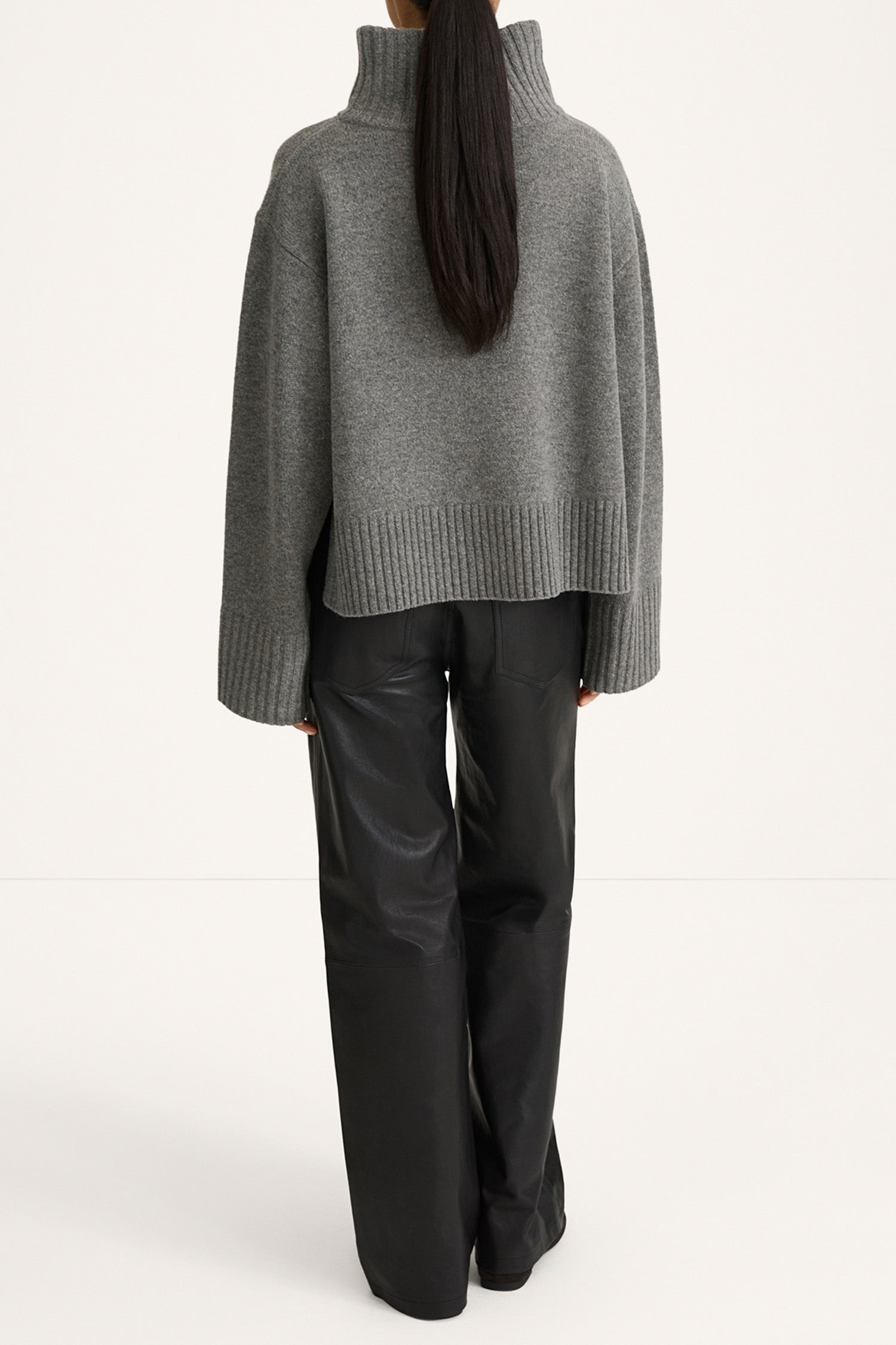 Hilary polo sweater mid grey stylein back