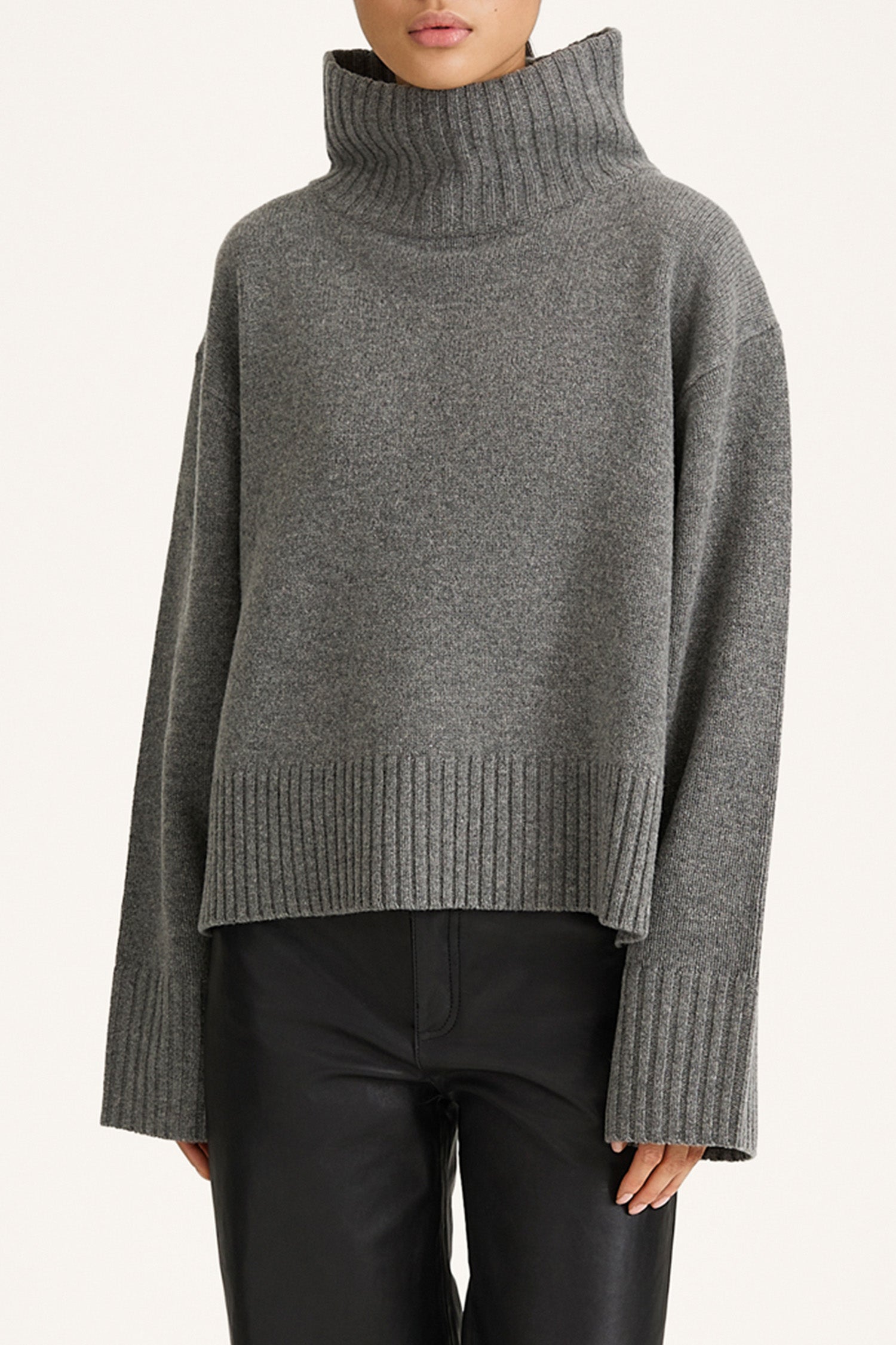 Hilary polo sweater mid grey stylein detail