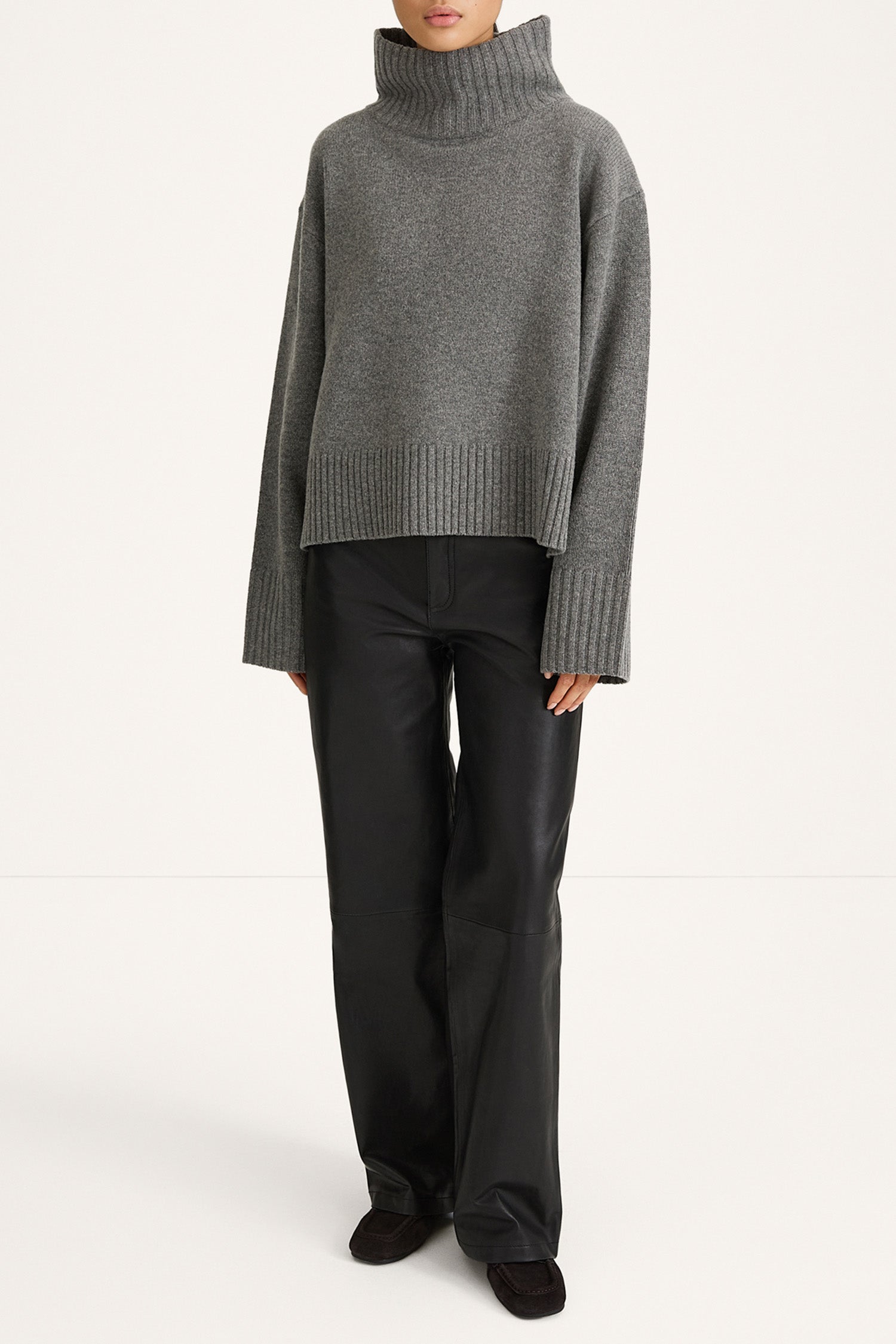 Hilary polo sweater mid grey stylein front