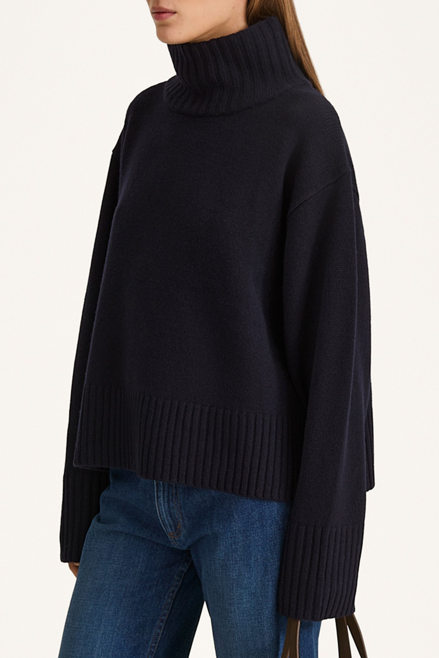 Hilary polo sweater midnight stylein detail