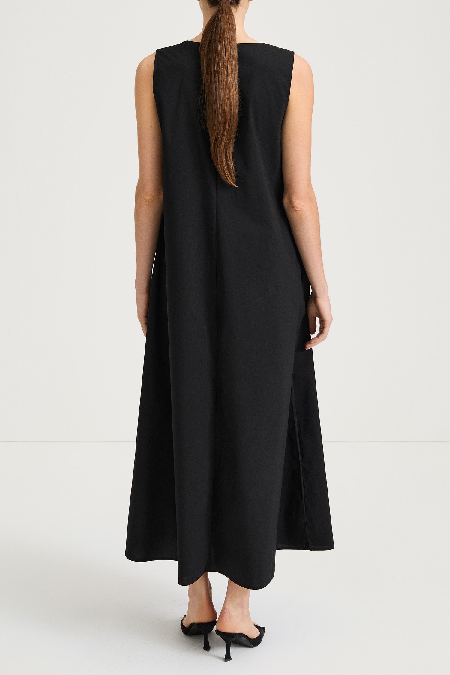 Jaisie long dress black stylein model image back