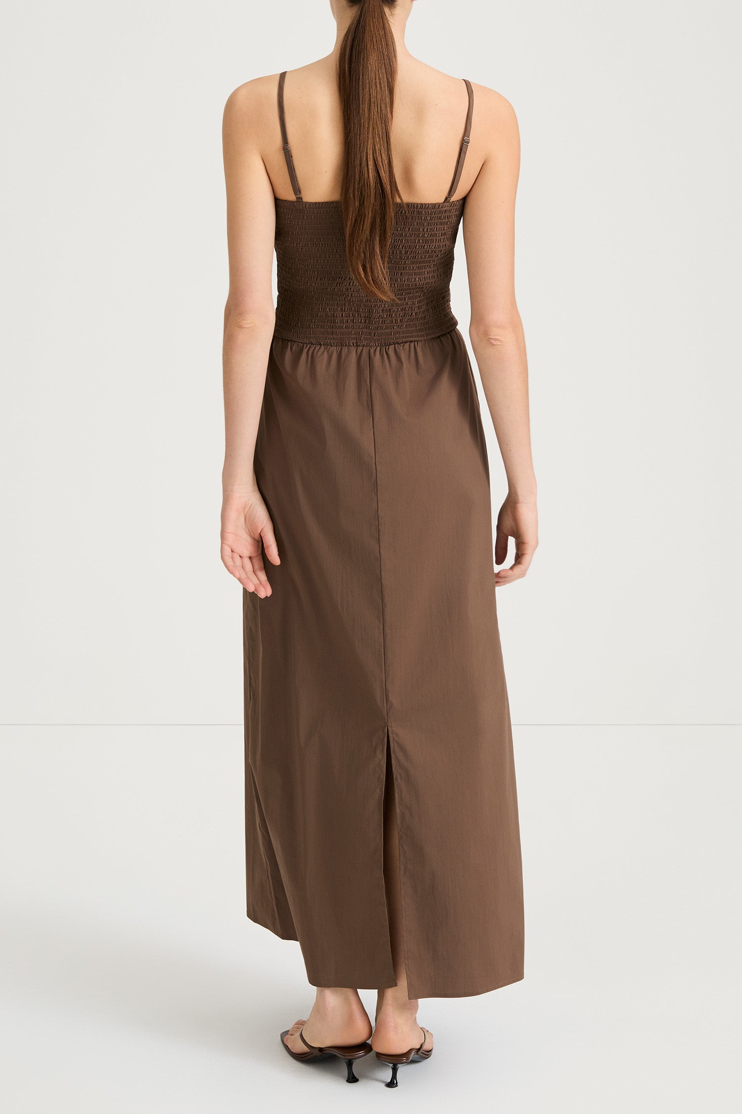 Jamila maxi dress cacao stylein model image back