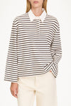 Janelle top oversized t-shirt long sleeve brown white stripe collar stylein model image front close