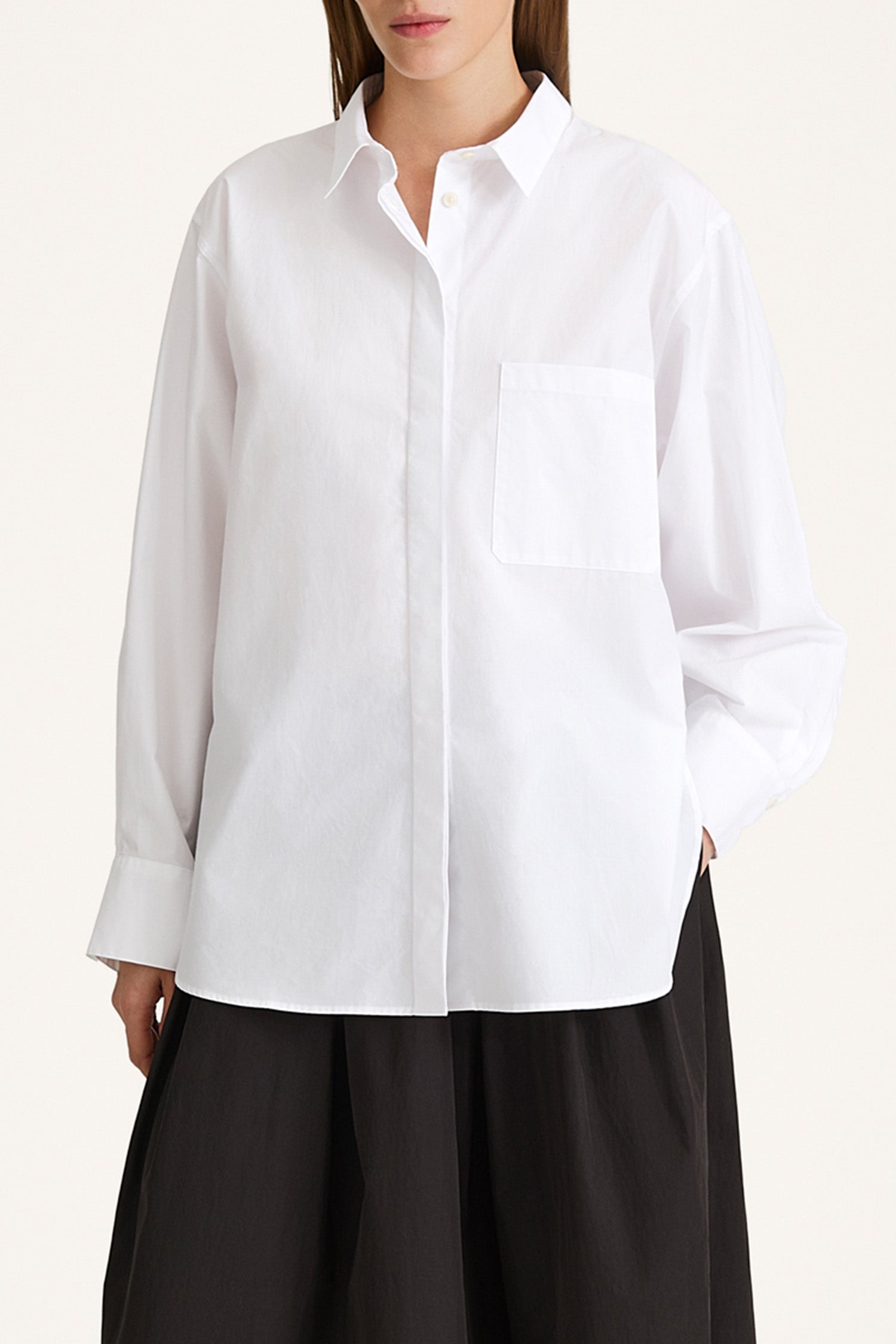Jansell cotton shirt white stylein model image front close