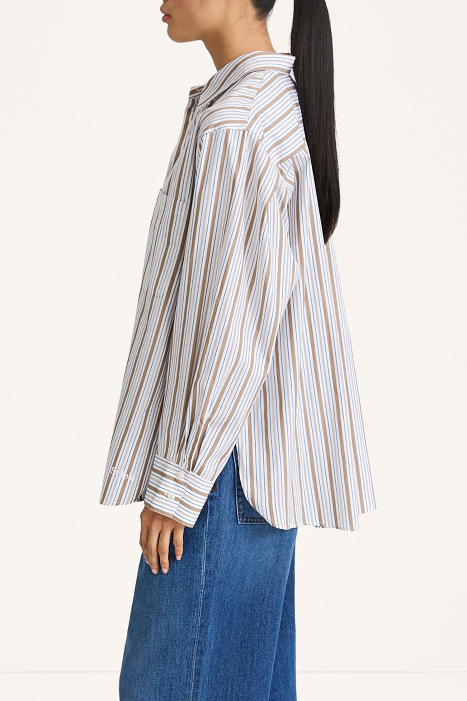 Jansell shirt taupe stripe stylein model image side close