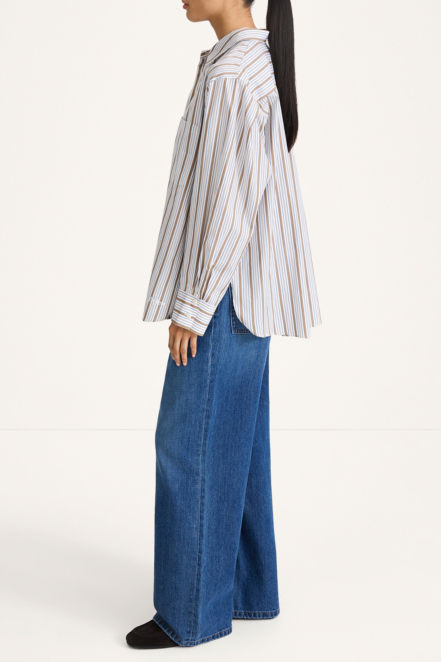 Jansell shirt taupe stripe stylein model image side