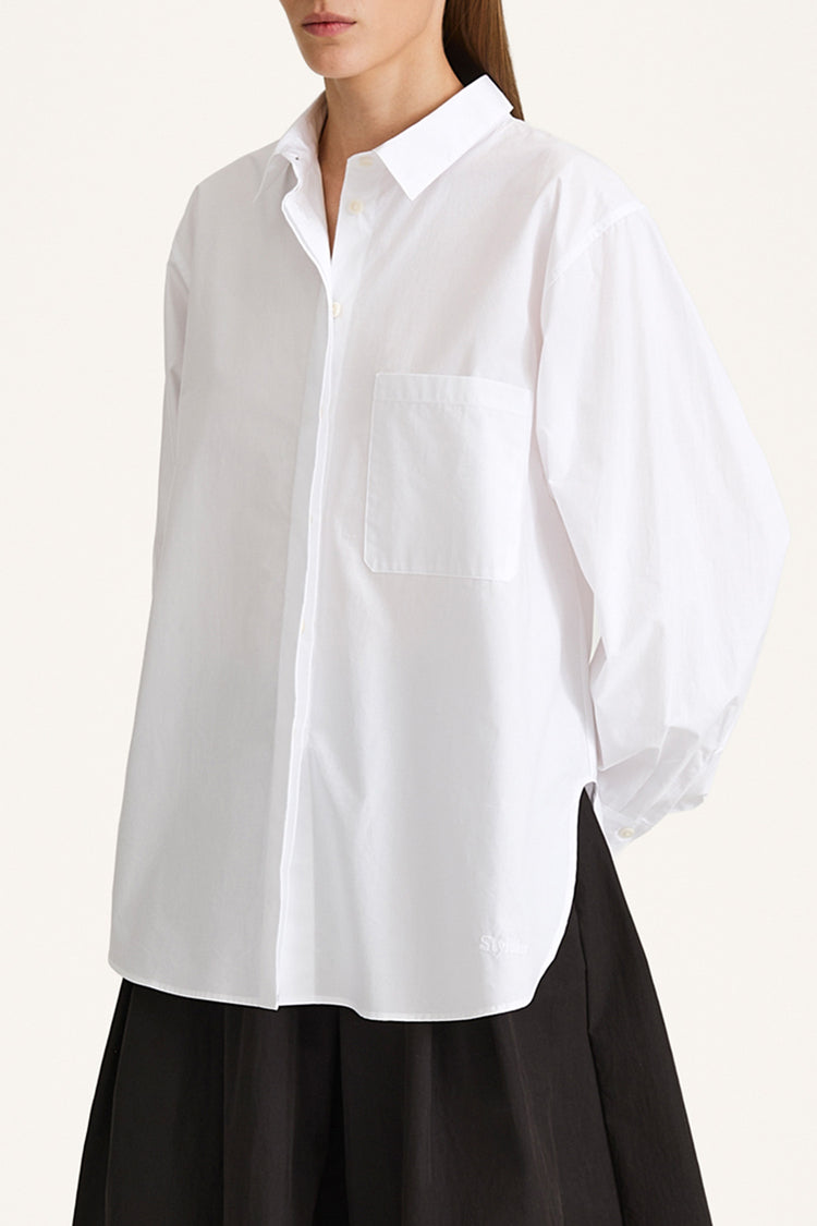 Jansell cotton shirt white stylein model image side close