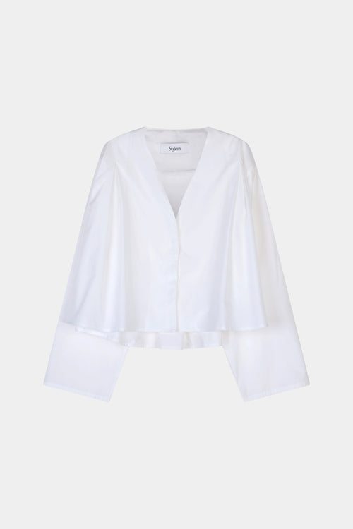 White v-neck shirt stylein jaylene front model image