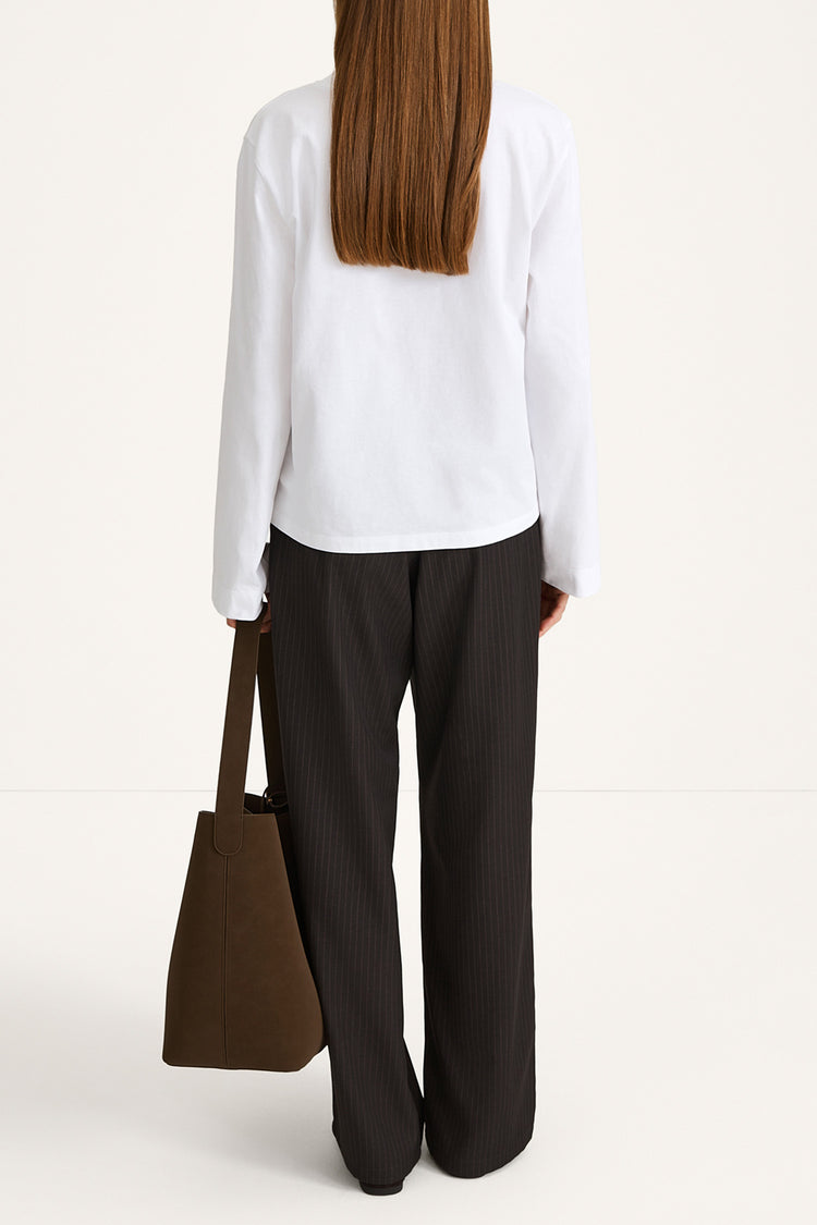 White longsleeve cotton t-shirt stylein back