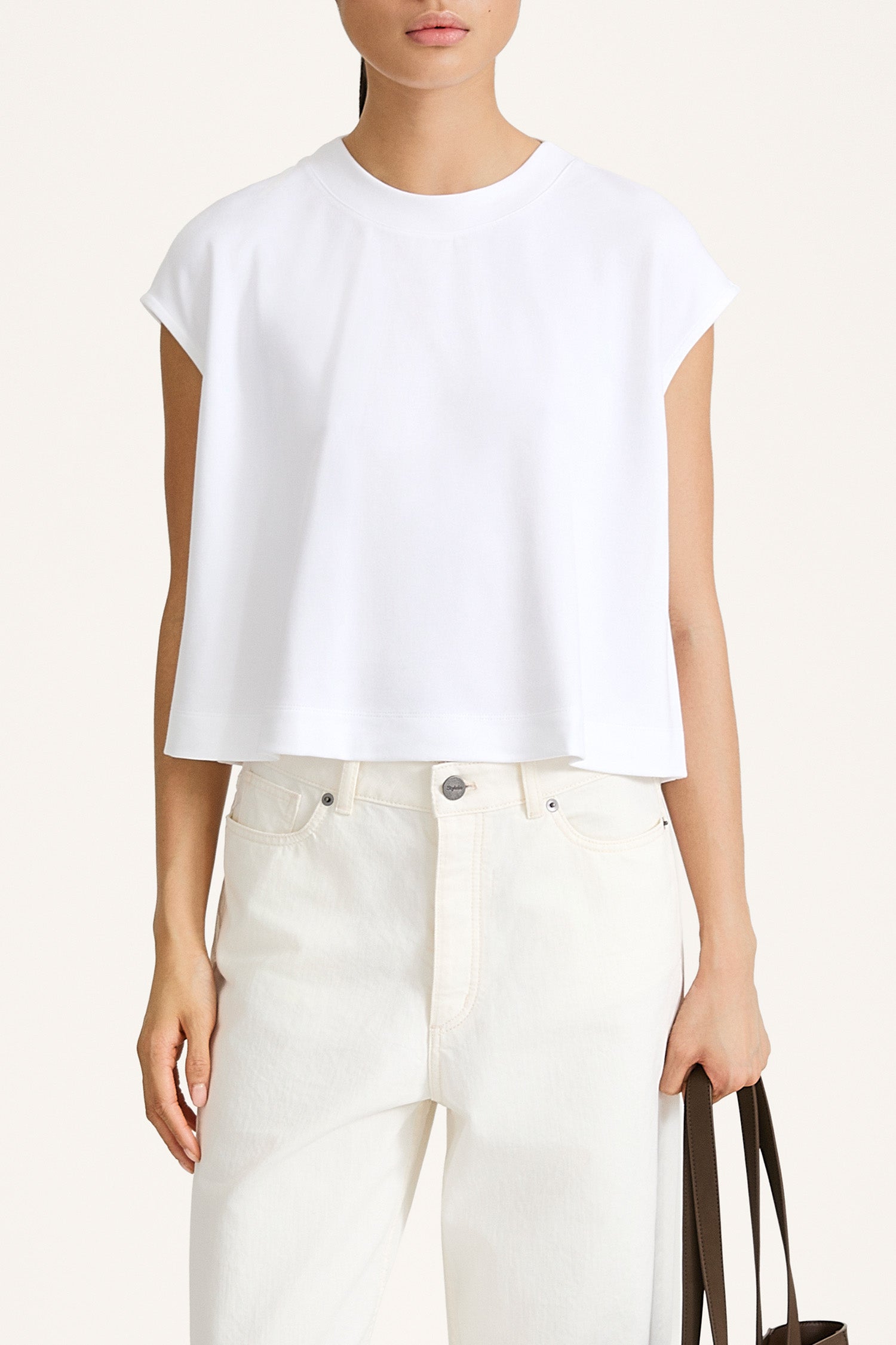 Jenn sleeveless oversized top cream stylein model image front close