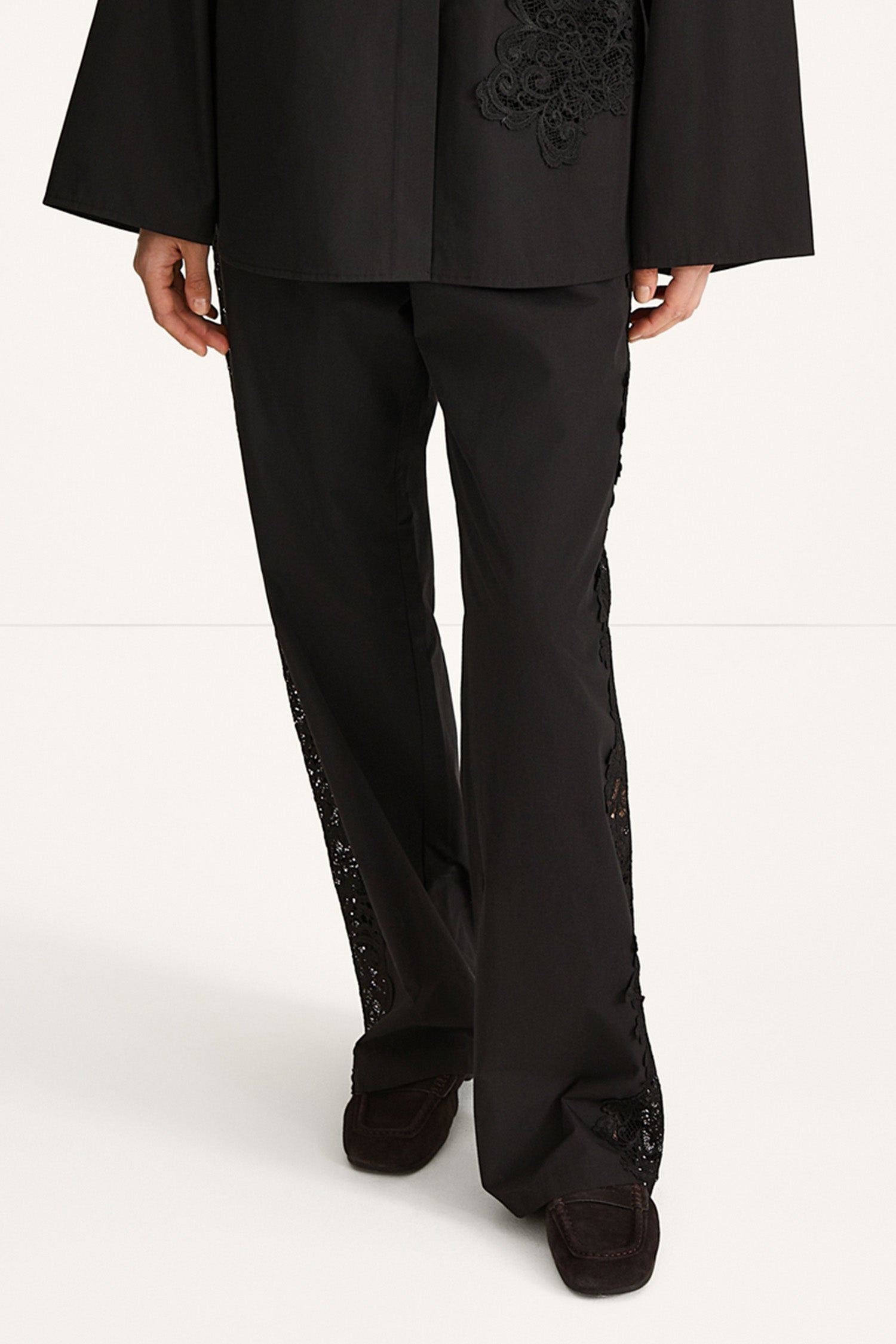 Black trousers with embroidery details stylein jeraldine detail