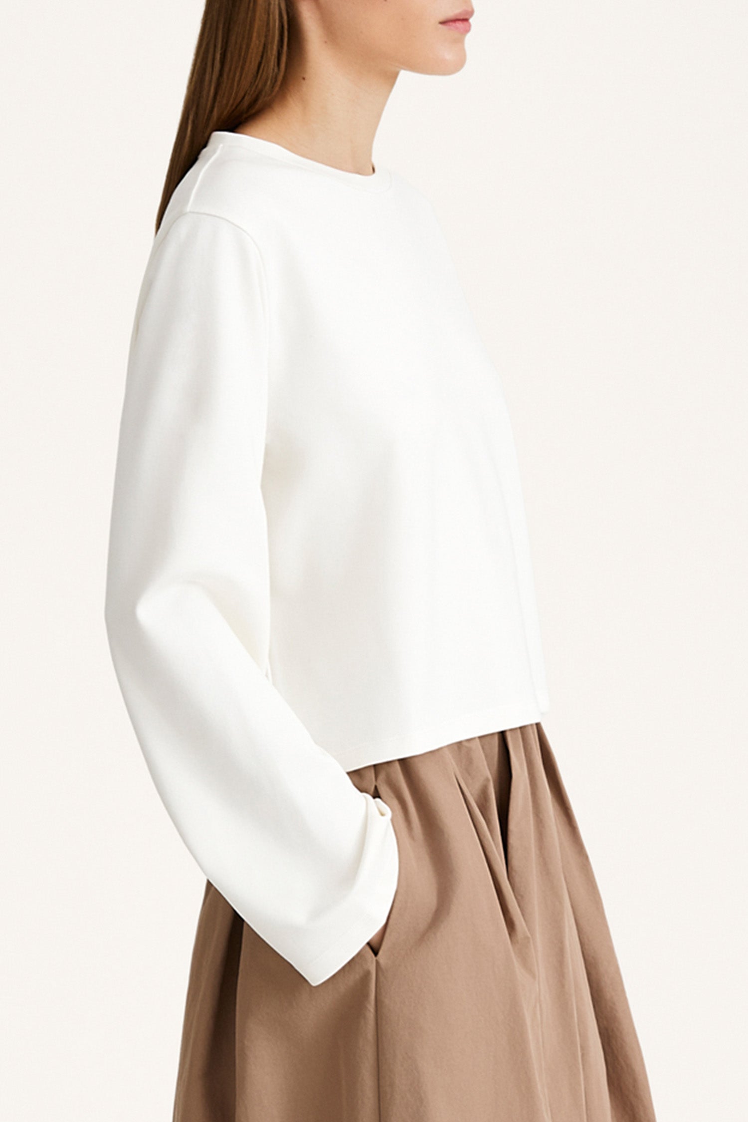 Jerry long sleeve top cream stylein model image side close