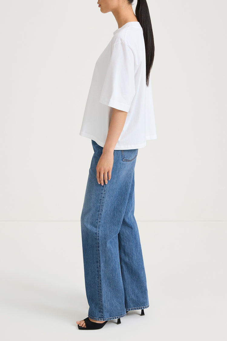 Joyce t-shirt oversized boxy white stylein model image side