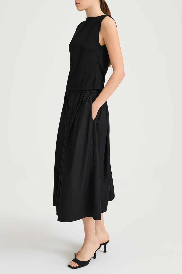 Jody sleeveless top black stylein model image side