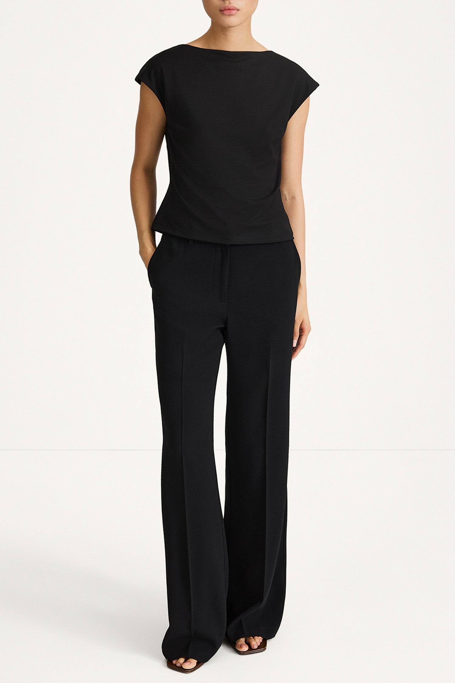 Jodyn sleeveless top black stylein model image front