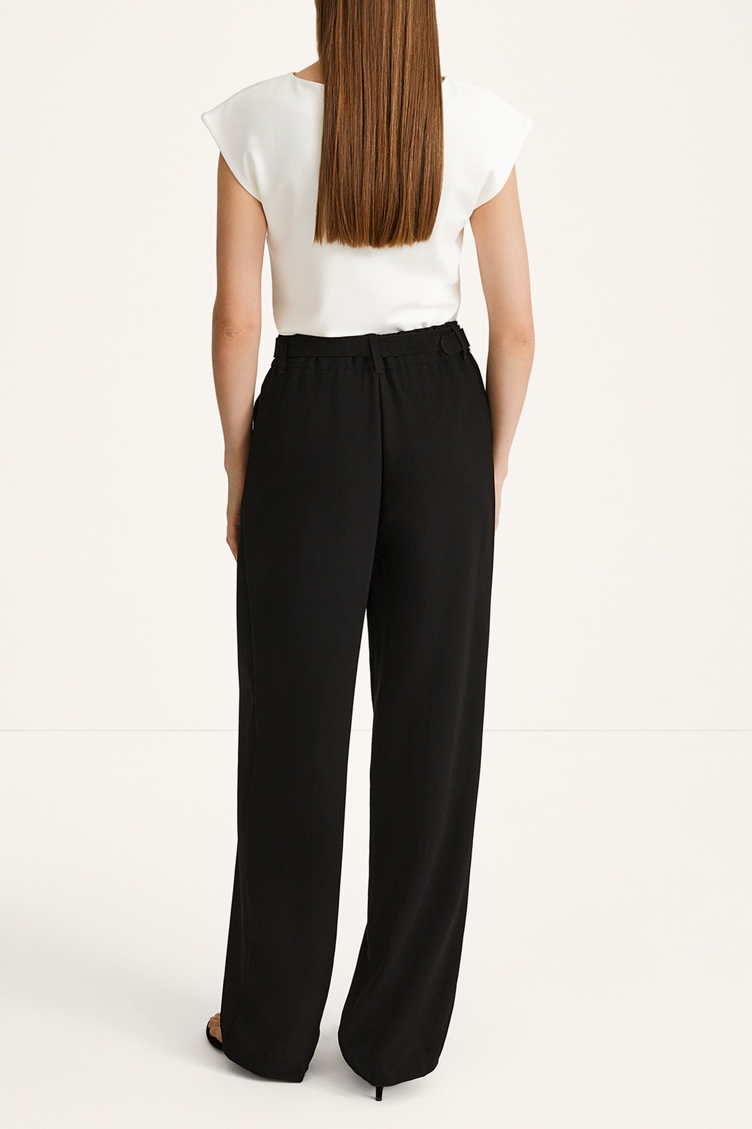 Jodyn sleeveless top cream stylein model image back