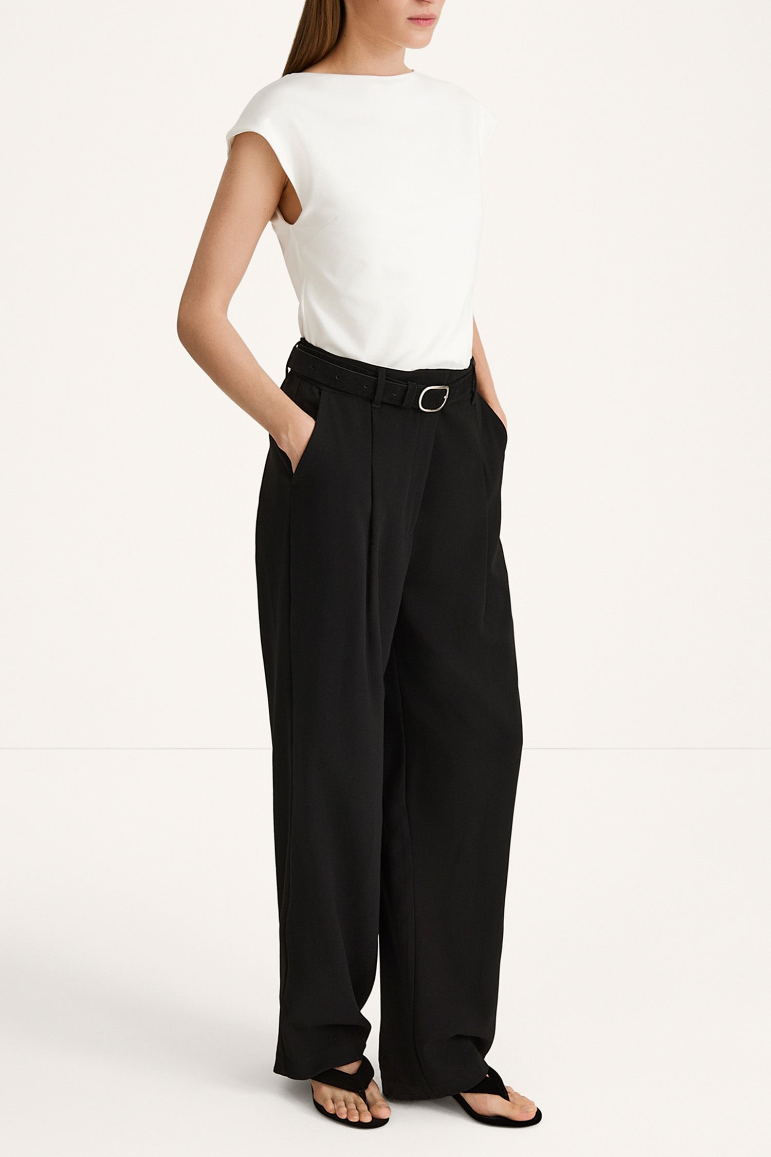 Jodyn sleeveless top cream stylein model image side