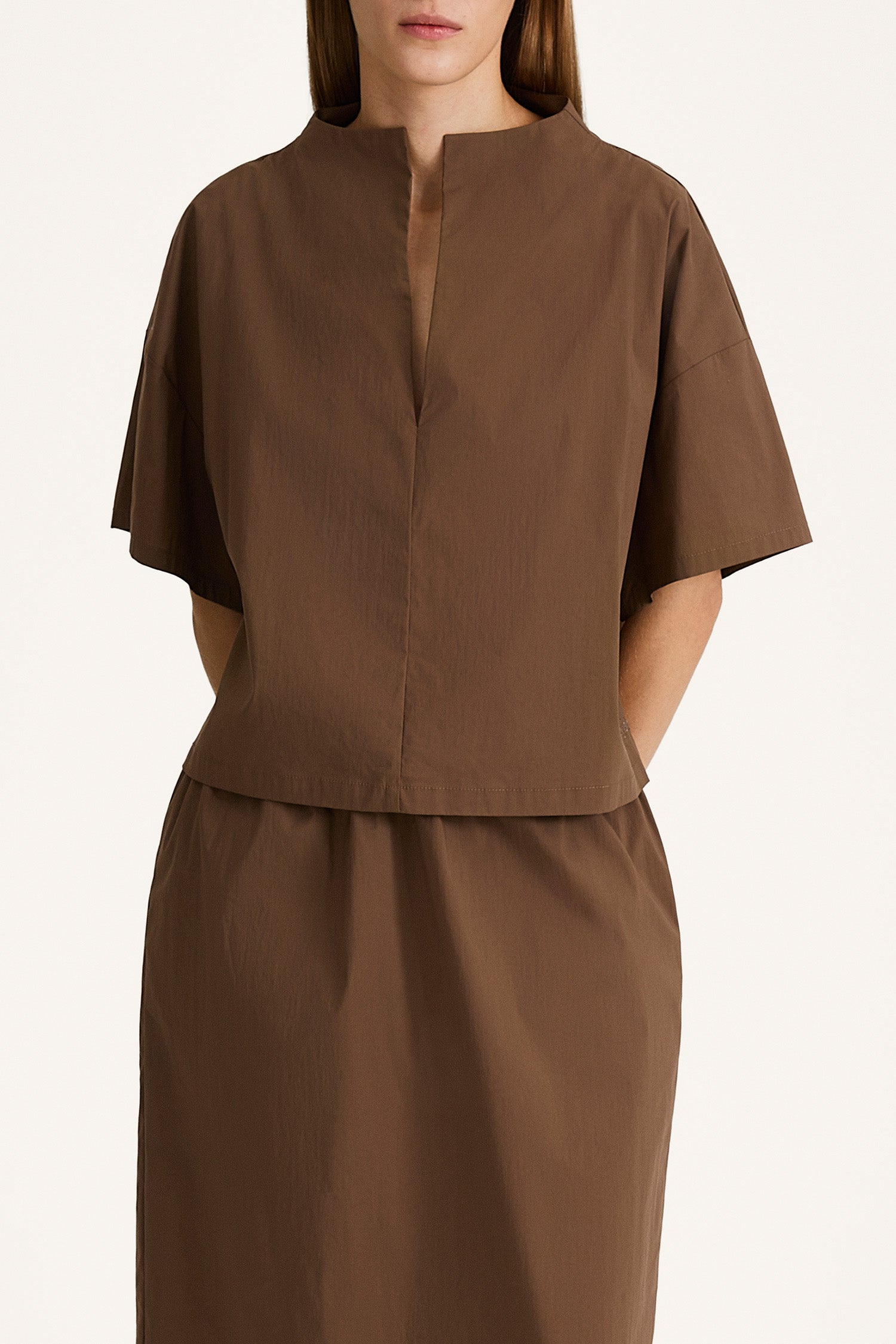 Joelle blouse cacao stylein model image front close