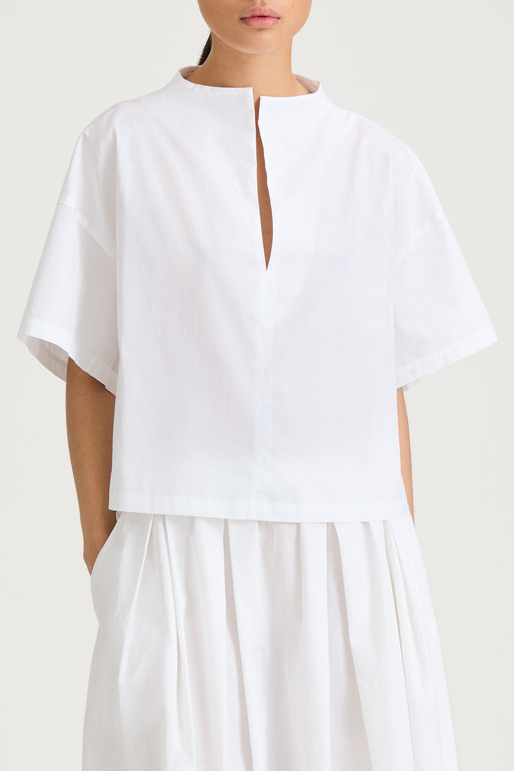 Joelle cotton blouse short sleeve white stylein model image close