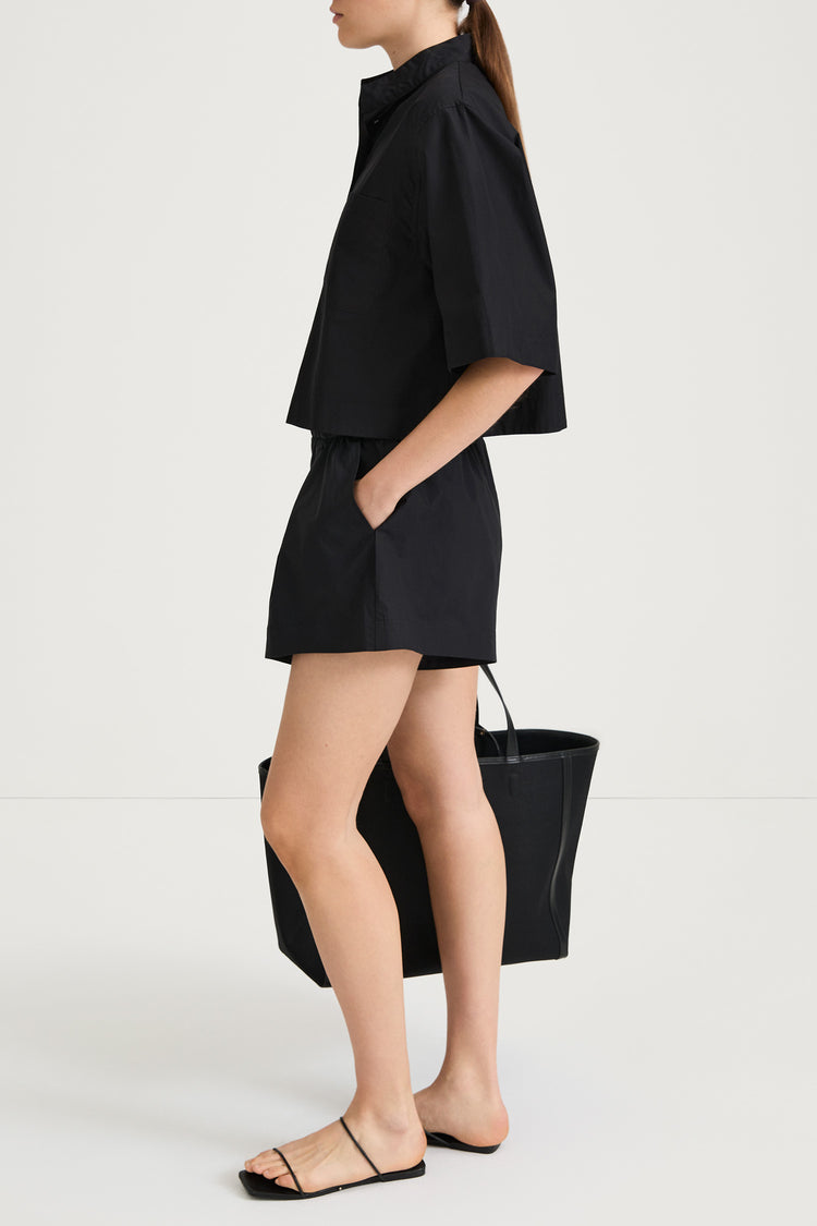 Jojo shorts black stylein front model image side