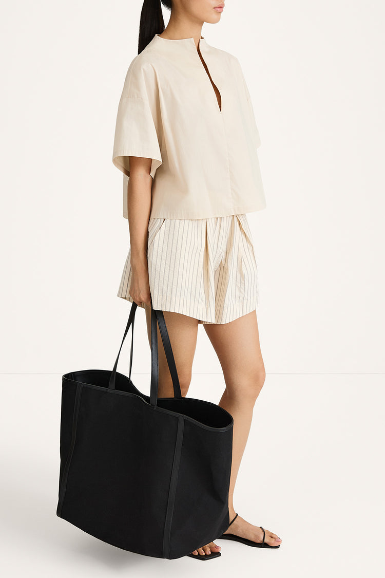 Jojo shorts cream stripe stylein model image side