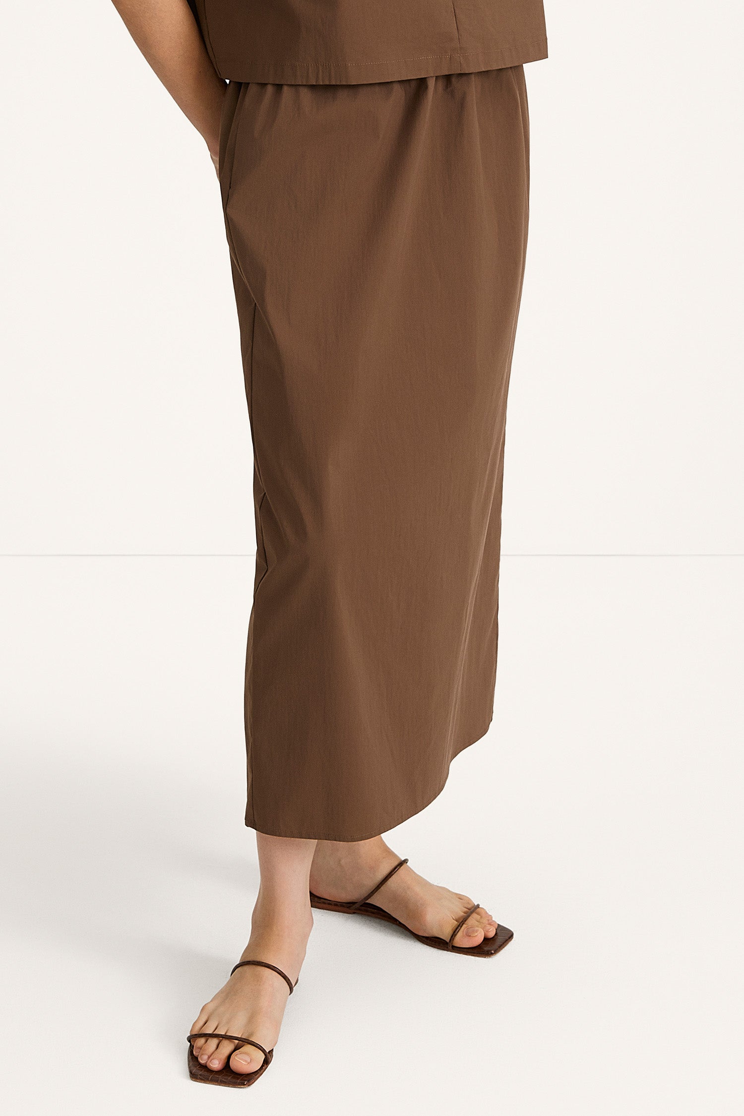 Jolene long skirt cacao stylein model image front close