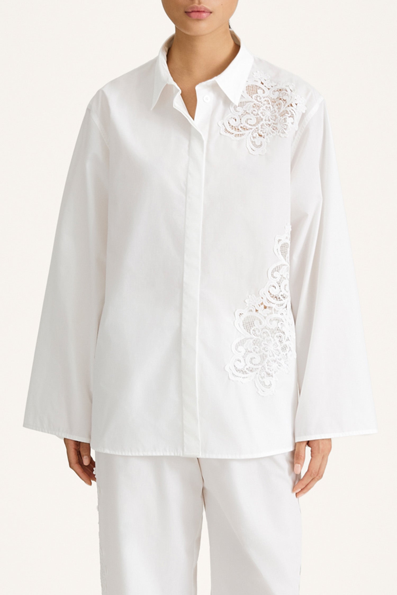 white shirt embroidery stylein jontavi detail